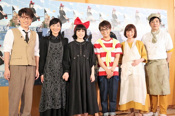 （左から）横山だいすけ、生田智子、福本莉子、大西流星、白羽ゆり、藤原一裕