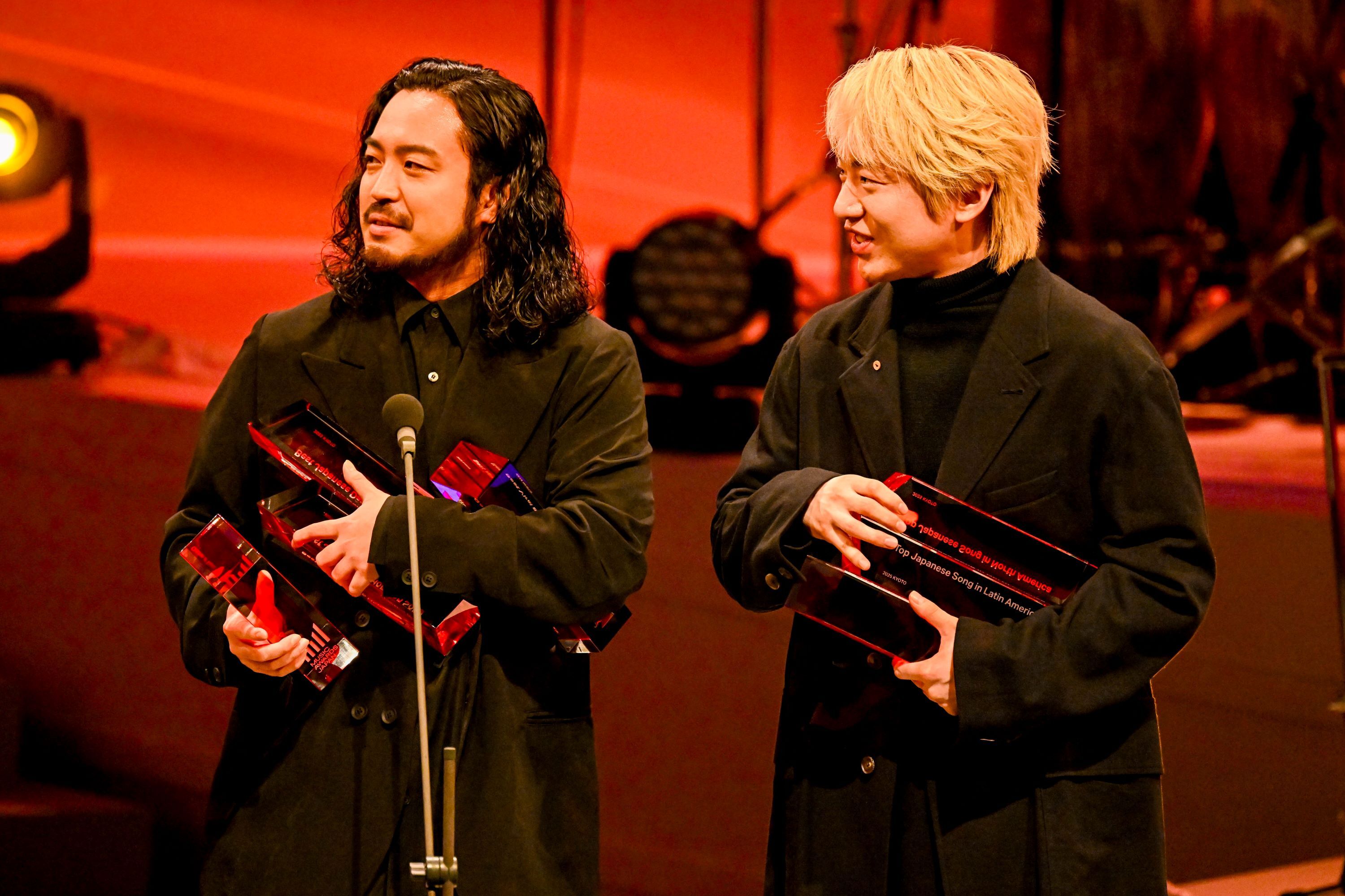 7冠を達成したCreepy Nuts (c)CEIPA /MUSIC AWARDS JAPAN2025