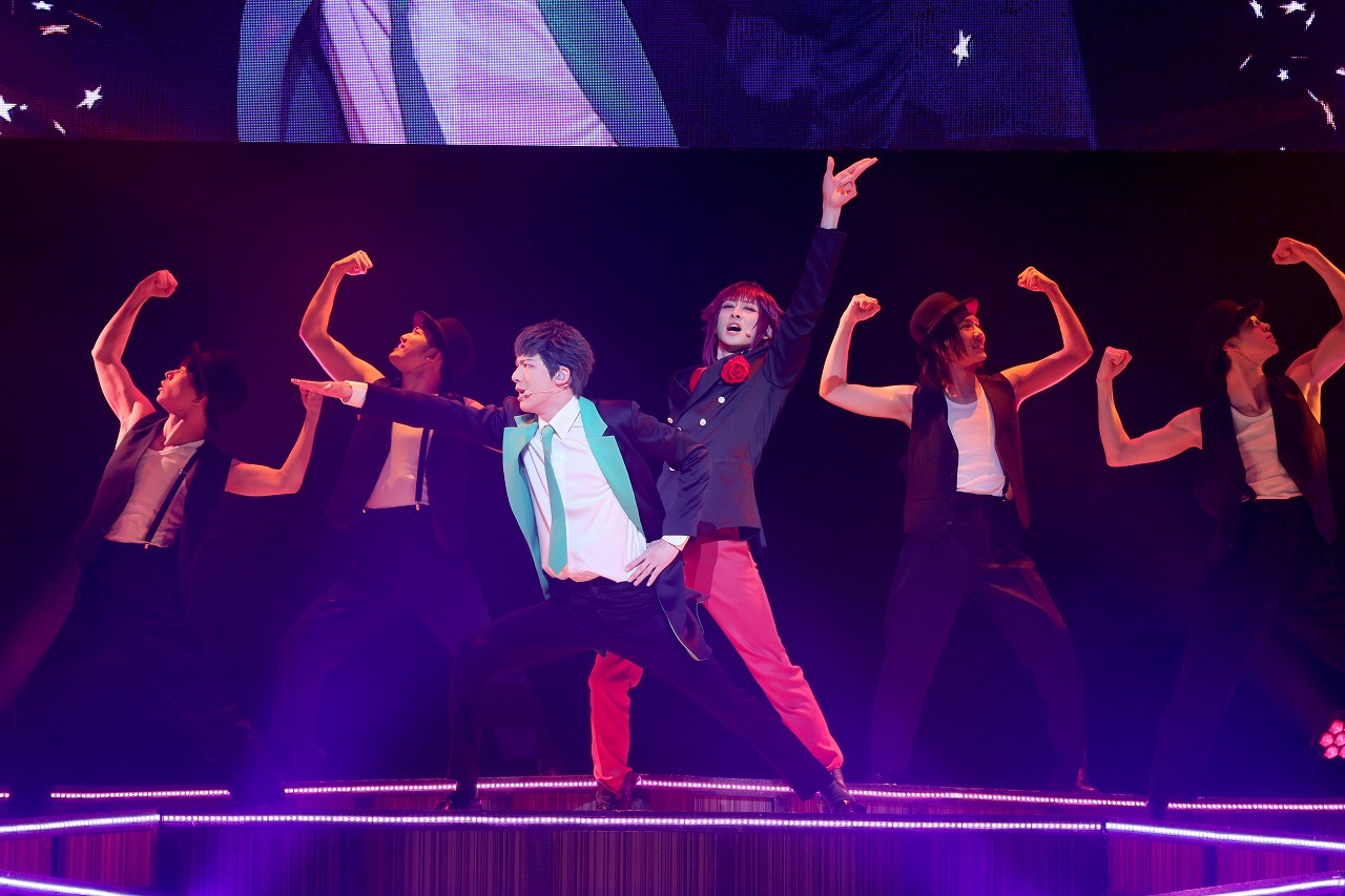 （中央左から）高遠 丞 役：北園 涼、有栖川 誉 役：田中涼星 　(C)Liber Entertainment Inc. All Rights Reserved. (C)MANKAI STAGE『A3!』製作委員会2022