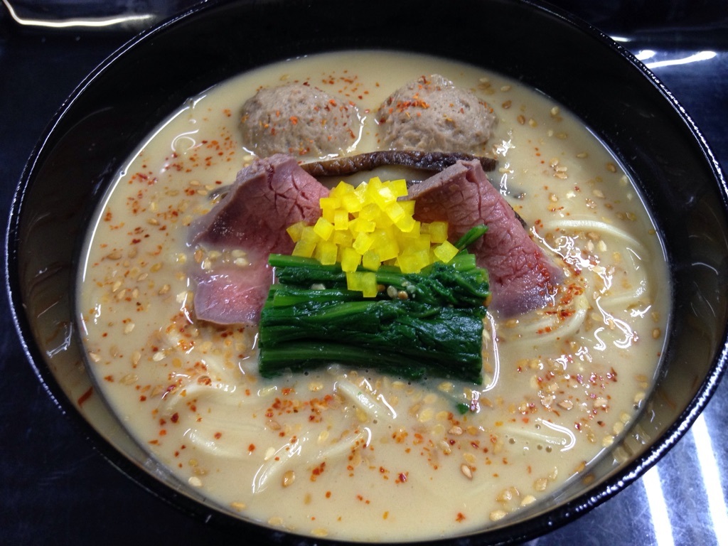 京丹後産鹿肉のつくねと塩チャーシュー入り担々麺