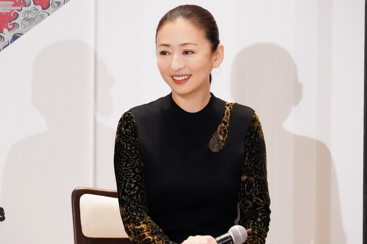 松雪泰子 　撮影：田中亜紀
