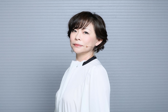 秋山菜津子 撮影：宮川舞子