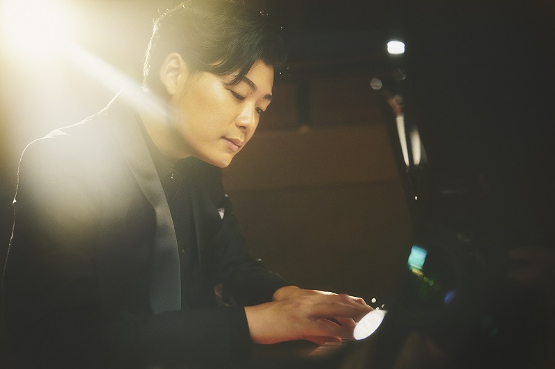 吉見友貴(c)Nippon Columbia