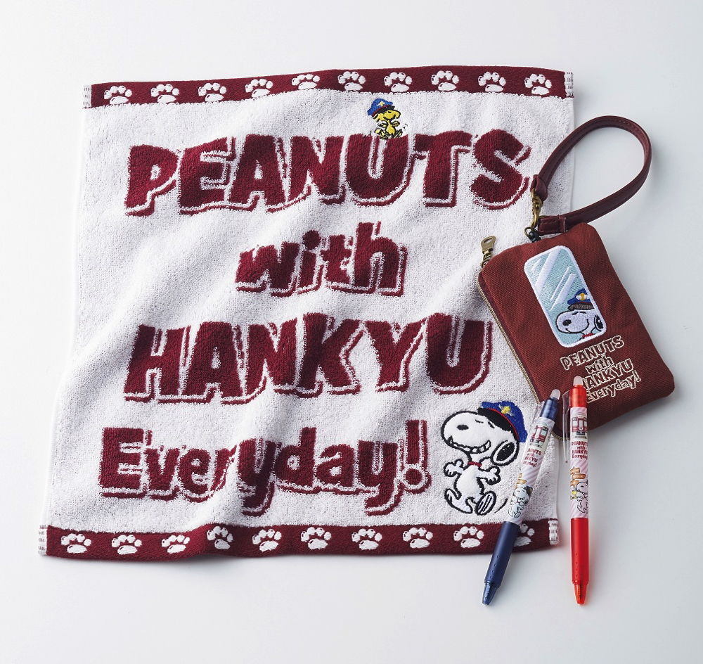 (C)2018 Peanuts Worldwide LLC 『PEANUTS with HANKYU』ハンドタオル ６０１円、 リール付きパスケース １，５０１円、 フリクションボール（0.5ｍｍ）各５０１円