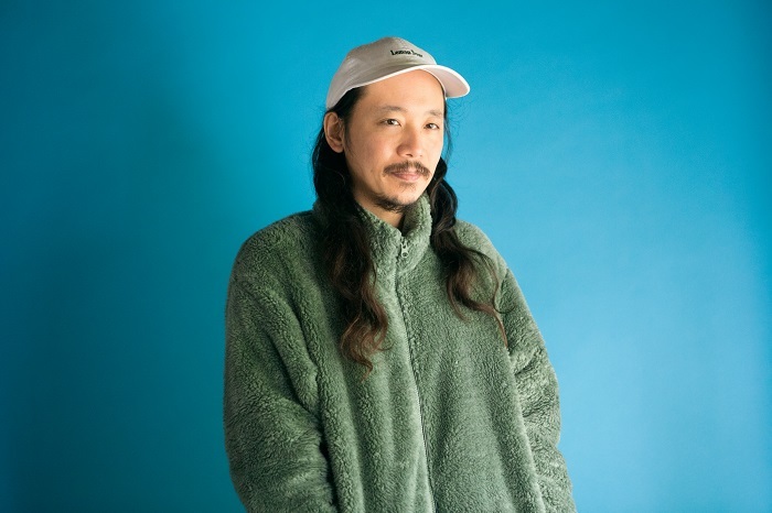 長久允