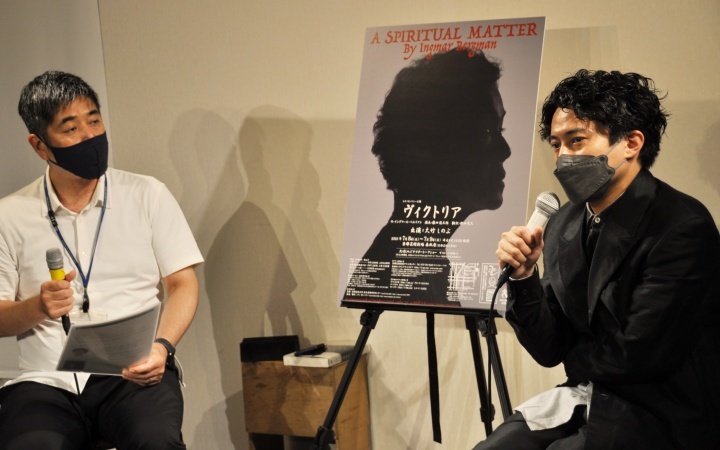 （左より）井出亮（京都芸術劇場プロデューサー）、藤田俊太郎