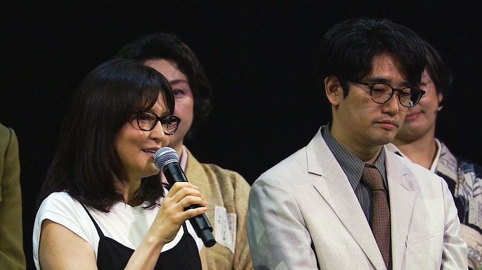 ミュージカル『この世界の片隅に』28日カーテンコール　（左から）アンジェラ・アキ、上田一豪