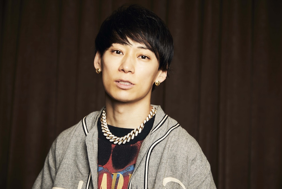 UVERworld TAKUYA∞に訊く、新曲「NAMELY」の歌詞に表れたリアリズムとコロナ禍での新たな気づき | SPICE -  エンタメ特化型情報メディア スパイス