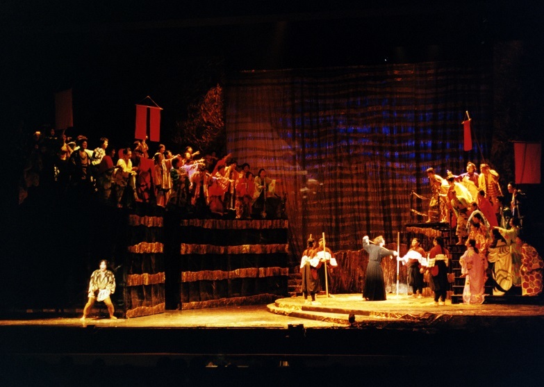 オペラハウス主催 20世紀オペラシリーズ3 「沈黙」（H15-11-07） 　写真提供：大阪音楽大学