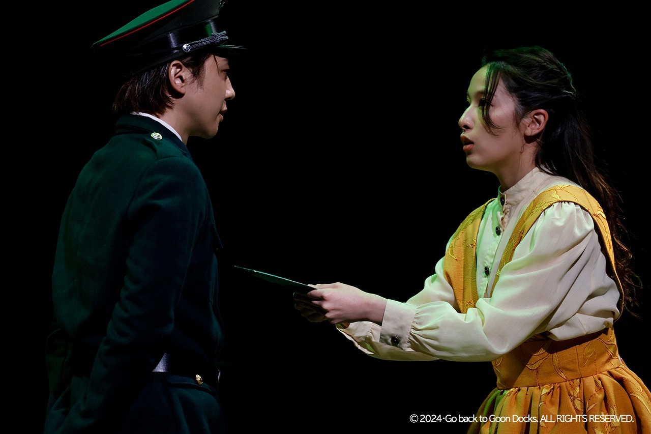 舞台『Go back to Goon Docks』より『十三夜』舞台写真