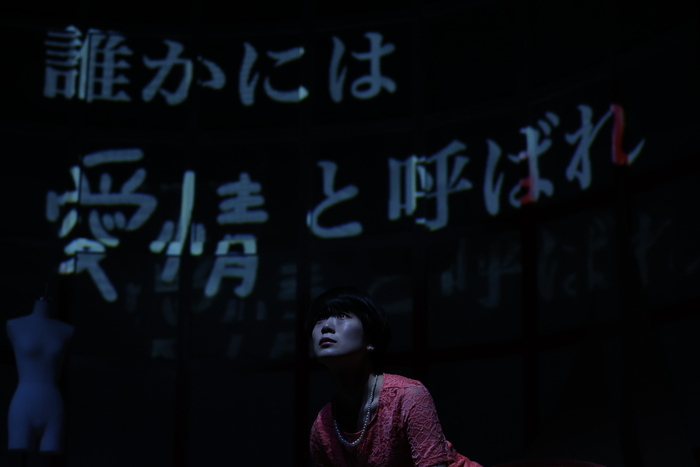 ZURULABO『ワルツ』より 写真撮影：赤坂久美