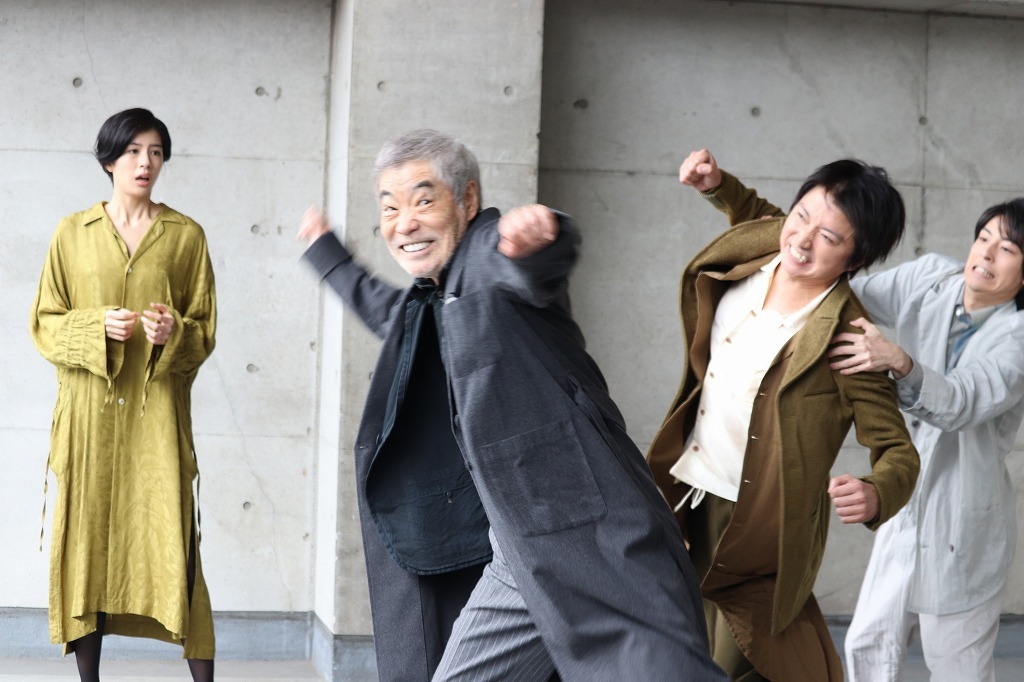 藤原竜也、高杉真宙、佐久間由衣、柄本明が取っ組み合う舞台『て