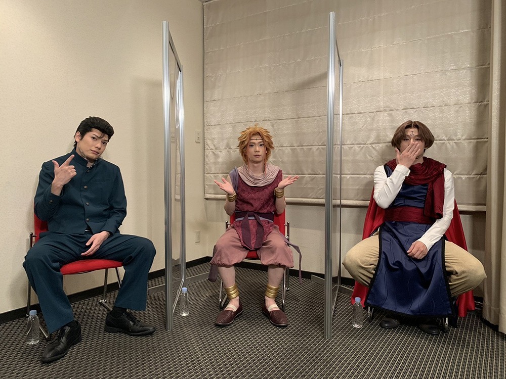 (左から）崎山つばさ、木津つばさ、荒木宏文 (C)舞台「幽☆遊☆白書」其の弐製作委員会　(C)Yoshihiro Togashi 1990年-1994年