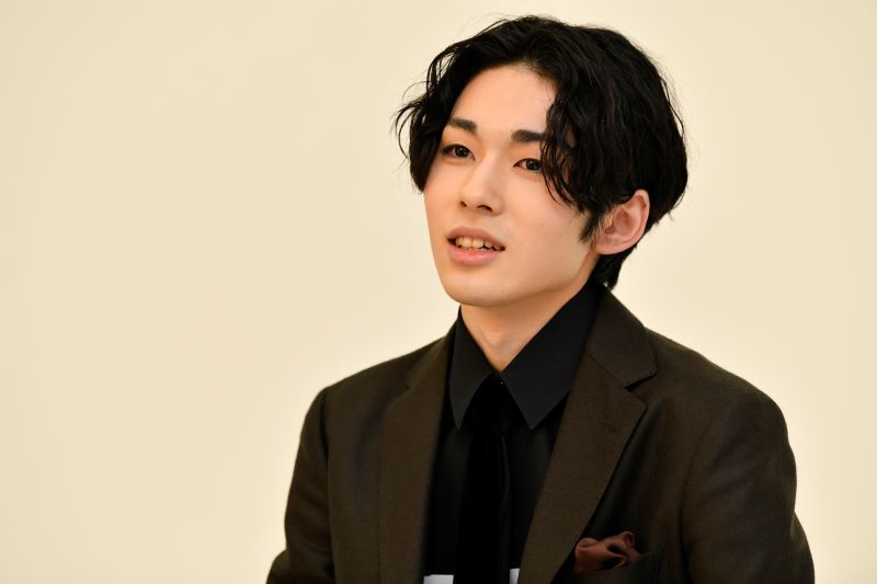 「役名（伊月梵太郎）に名前（本名：齋、いつき）が入っている愛着のある役」と市川染五郎。 ／（C)松竹