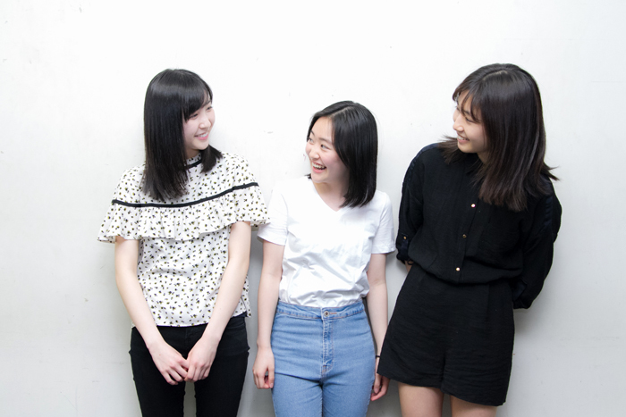 左から、中村守里、西本まりん、小野莉奈