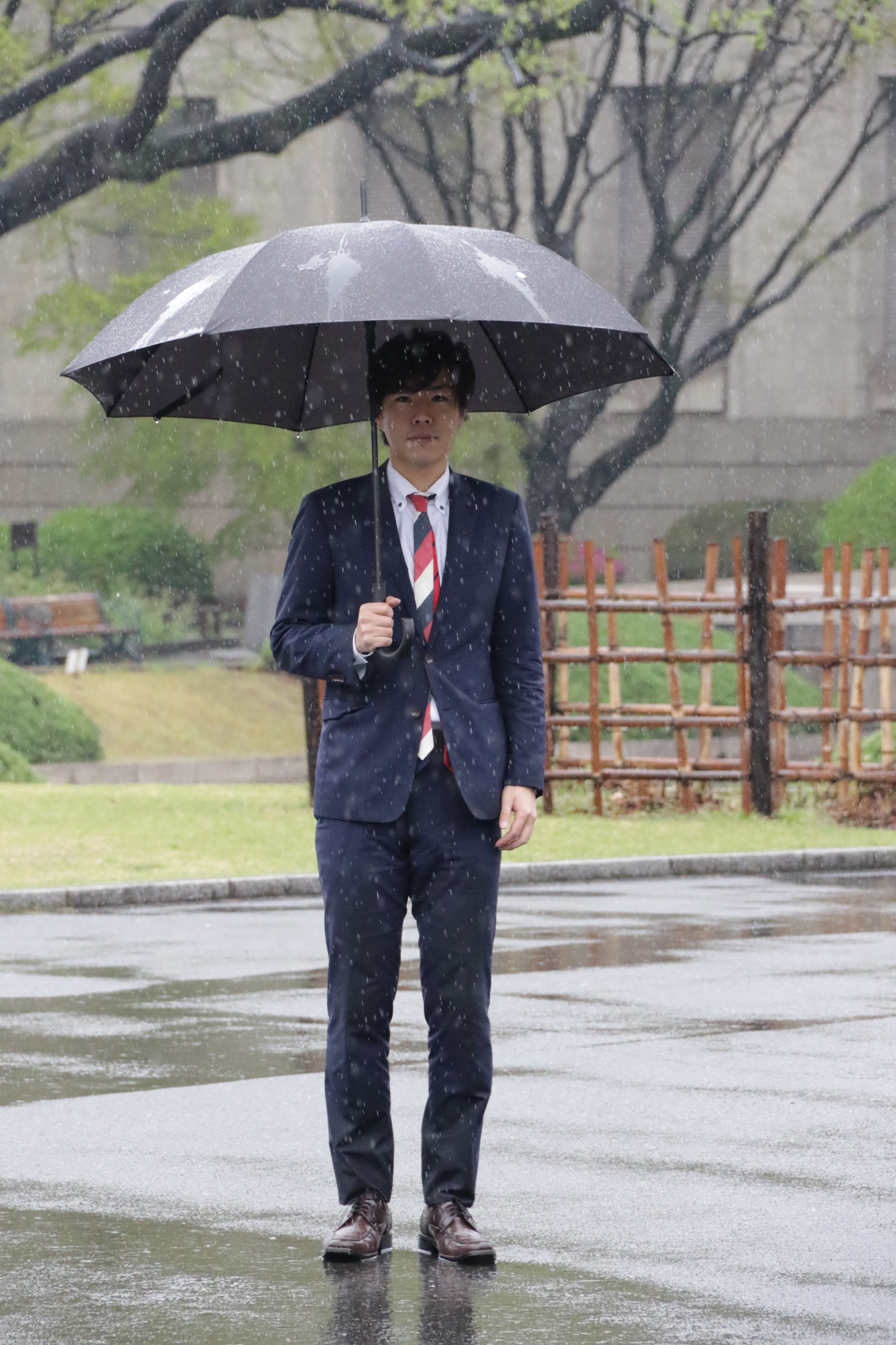 本降りの雨で、気持ちが沈みに沈むアートテラー・とに～