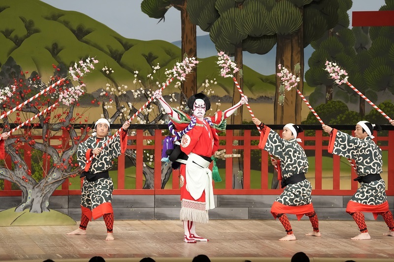 第一部『義経千本桜』「鳥居前」佐藤忠信実は源九郎狐=市川團子 ／(C)松竹