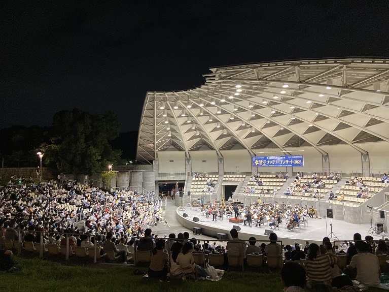 星空ファミリーコンサート2021（2021.8 服部緑地野外音楽堂） 　写真提供：日本センチュリー交響楽団