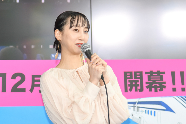 芸能界屈指の“鉄子”として知られる松井玲奈