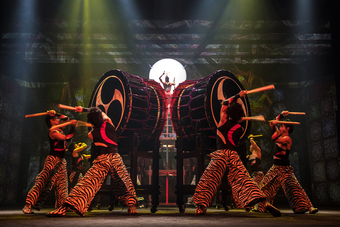 DRUM TAO『RHYTHM of TRIBE～時空旅行記～』舞台写真 (c)DRUM TAO