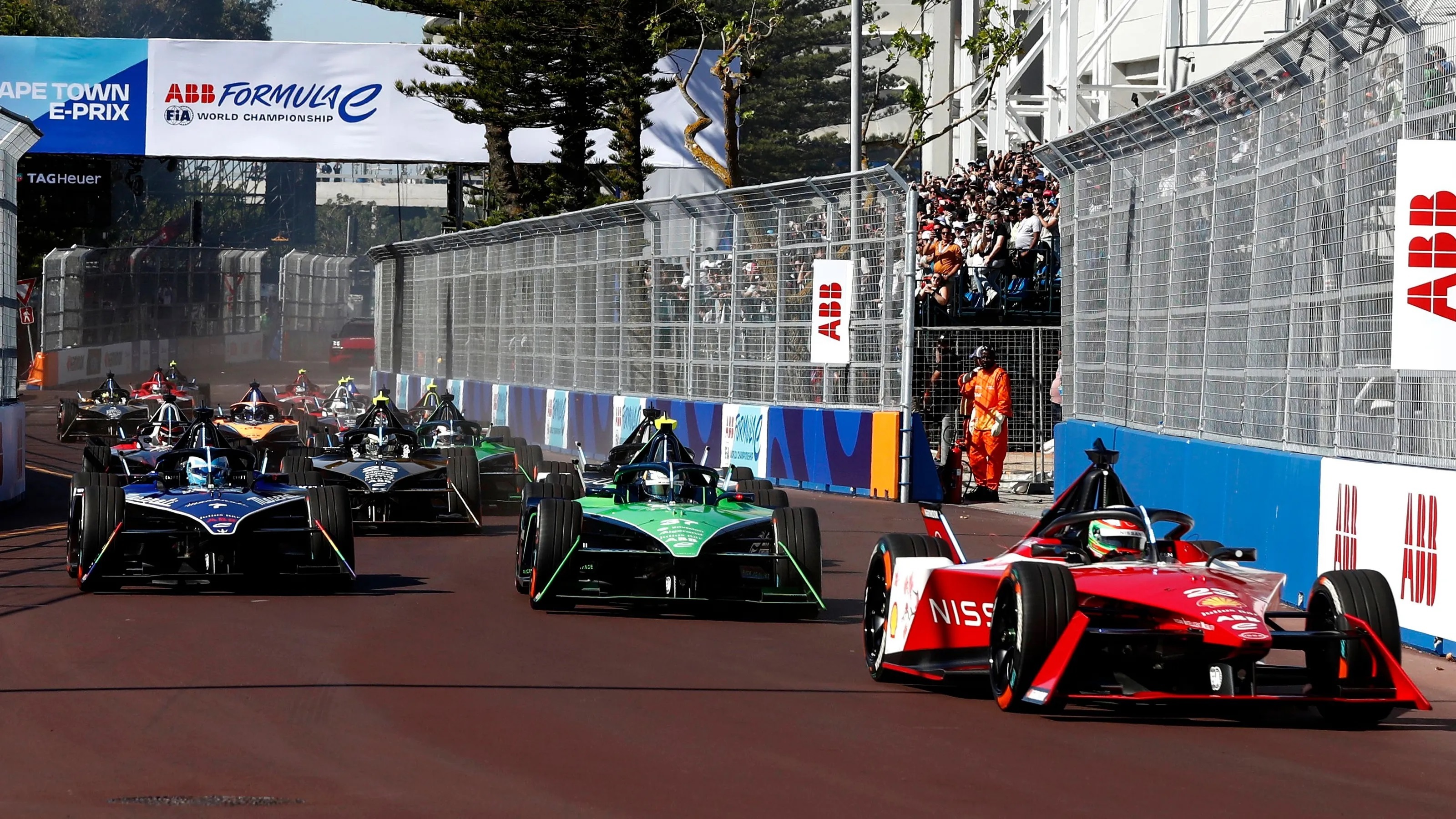 日産など世界的自動車メーカーが参戦