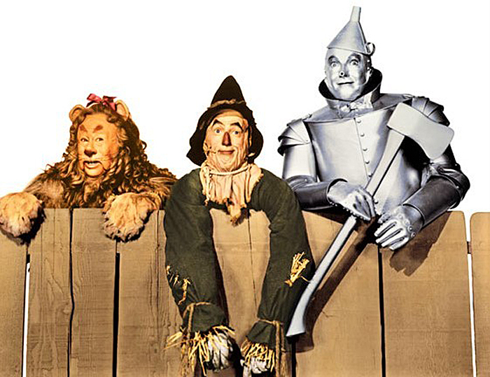 「オズの魔法使」（1939年）のバート・ラー（左端）。かかし役レイ・ボルジャー（中央）と、ブリキ男のジャック・ヘイリーも、ヴォードヴィルへの出演が多かった
