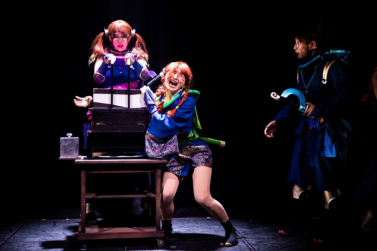 左：飯牟禮さゆり、中：ヨシダアコ、右：佐久本歩夢 　(C)真 Ninja Illusion LIVE The REAL　　撮影：Shinsuke Yasui