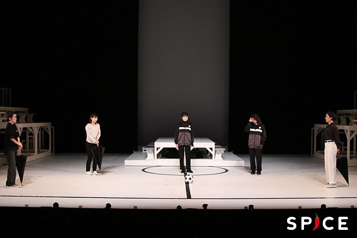 パルコ・プロデュース2025『シャイニングな女たち』舞台写真