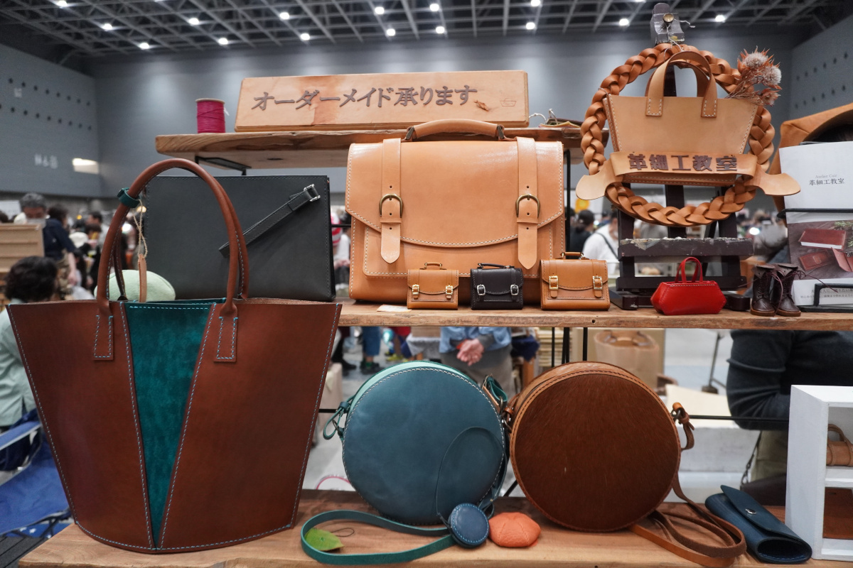 「Atelier Cuir」のブース