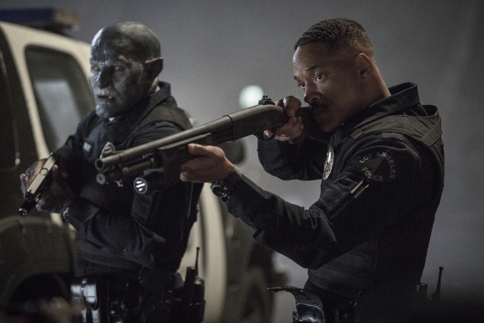 左から、ジョエル・エドガートン、ウィル・スミス Netflixオリジナル映画『ブライト』 12月22日全世界同時オンラインストリーミング