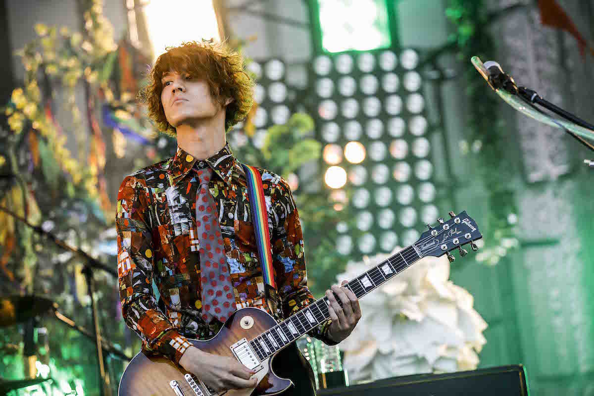 GLIM SPANKY・亀本寛貴 Photo by HAJIME KAMIIISAKA