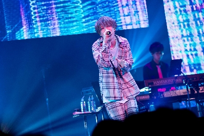 センラ 歌声、パフォーマンス、演出……中毒性の高い“甘さ”で魅了