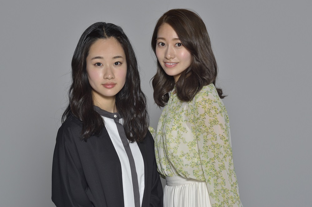 （右から）桜井玲香、藤間爽子