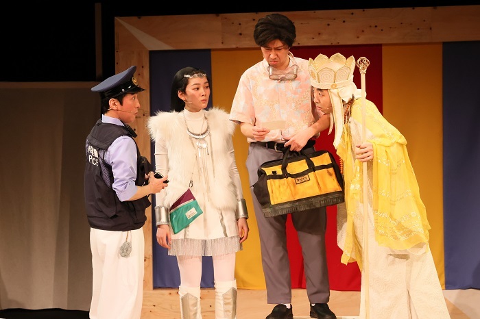 （左から）成河（警察官）、佐々木春香（玉龍）、菅原永二（白輪園⾧）、柄本時生（三蔵法師） (C)宮川舞子