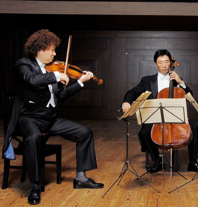 大阪フィルの首席客演コンマス崔文洙とチェロ首席客演奏者花崎薫の二重奏