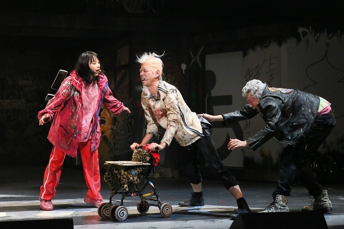 大パルコ人④マジロックオペラ『愛が世界を救います（ただし屁が出ます）』 撮影：宮川舞子