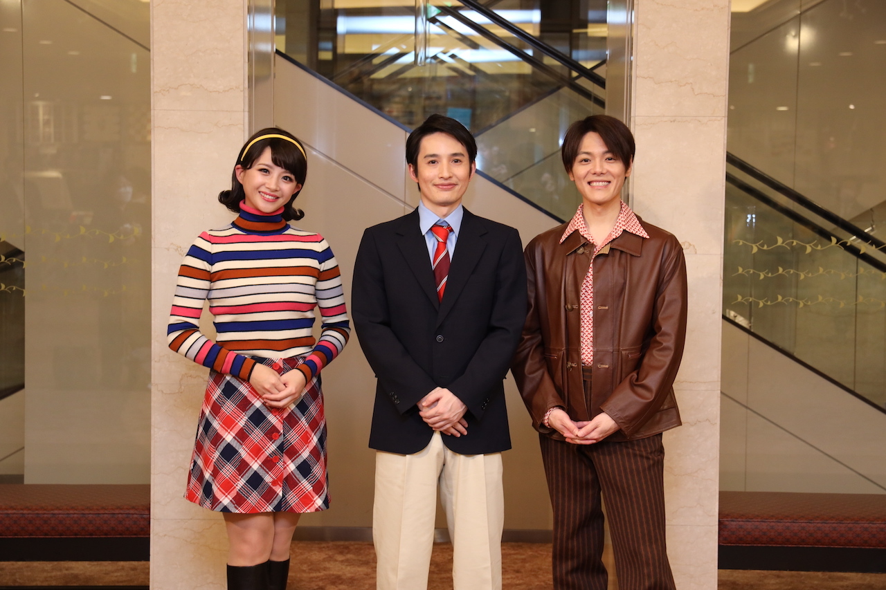左より綺咲愛里、浜中文一、室龍太