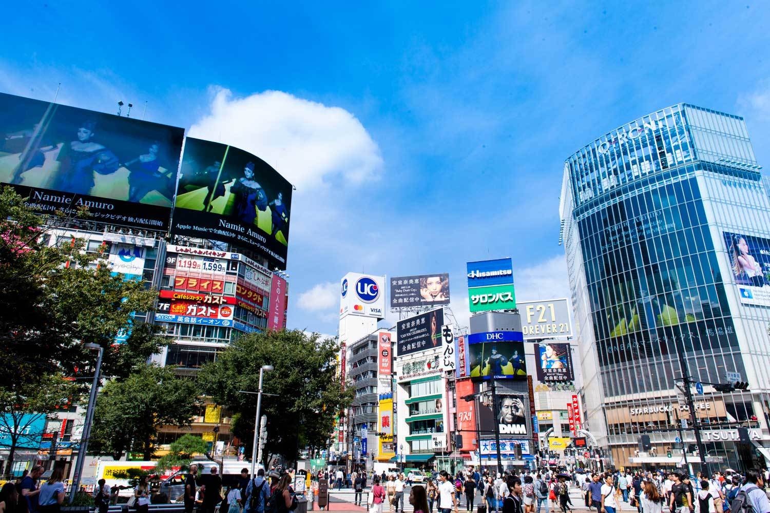 安室奈美恵 引退から1年もusenリクエストチャートで Hero が返り咲き1位獲得 渋谷をジャケット写真でジャック中 Spice エンタメ特化型情報メディア スパイス