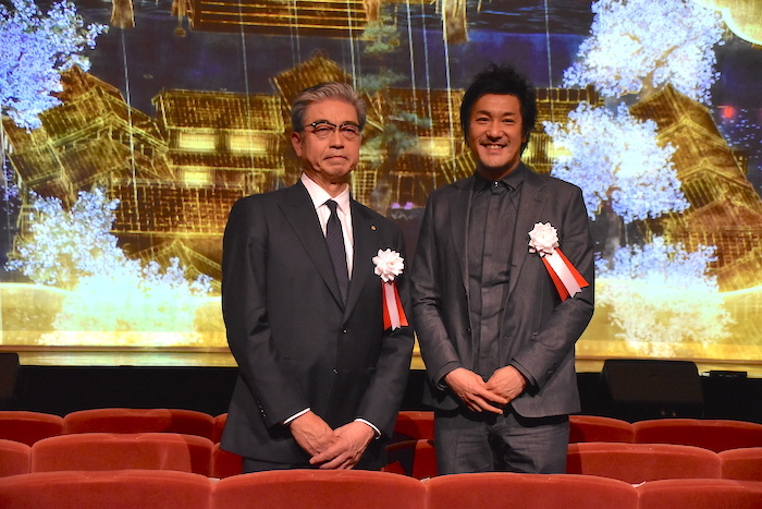 明治座の三田芳裕社長（左）とチームラボの猪子寿之代表