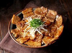 厚切り豚丼（通常価格850円）