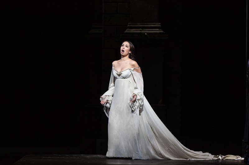 『夢遊病の娘』 　　　　　　　　(C)Marty Sohl／Metropolitan Opera