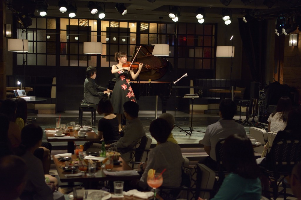 お食事を楽しみながらクラシックを