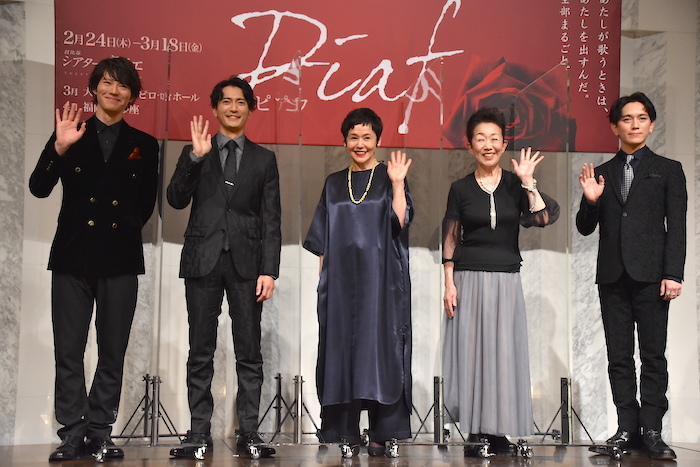 『ピアフ』に出演する山崎大輝、中河内雅貴、大竹しのぶ、梅沢昌代、竹内將人（左から）