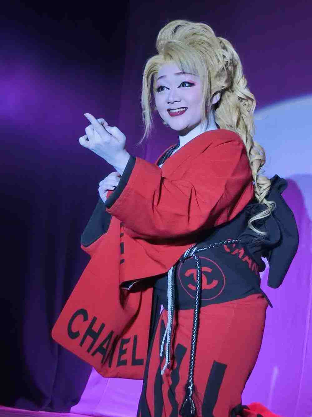 花形・小龍優さん。新座長の妹。独自の世界を切り開いている。