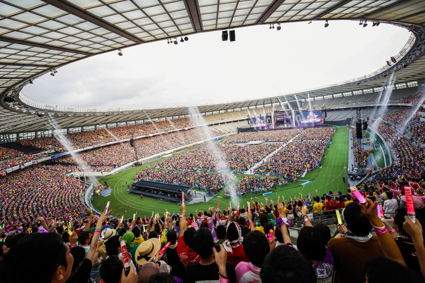 ももクロ 夏の味スタで4年に一度のバカ騒ぎ メダリストや現役選手との競演で10万人超を魅了 Spice エンタメ特化型情報メディア スパイス