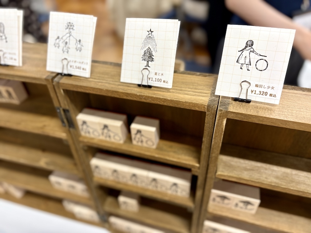 「tales on the desk」のブースにて