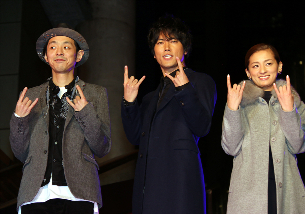 宮藤官九郎、桐谷健太、尾野真千子「TOO YOUNG TOO DIE！若くして死ぬ」