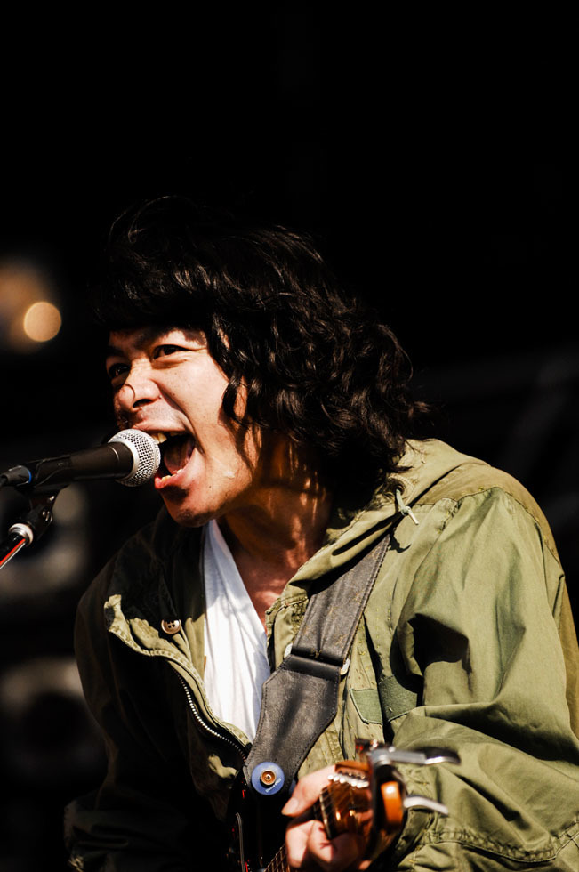 峯田和伸（Vo/Gt） 撮影＝Yukihide"JON..."Takimoto