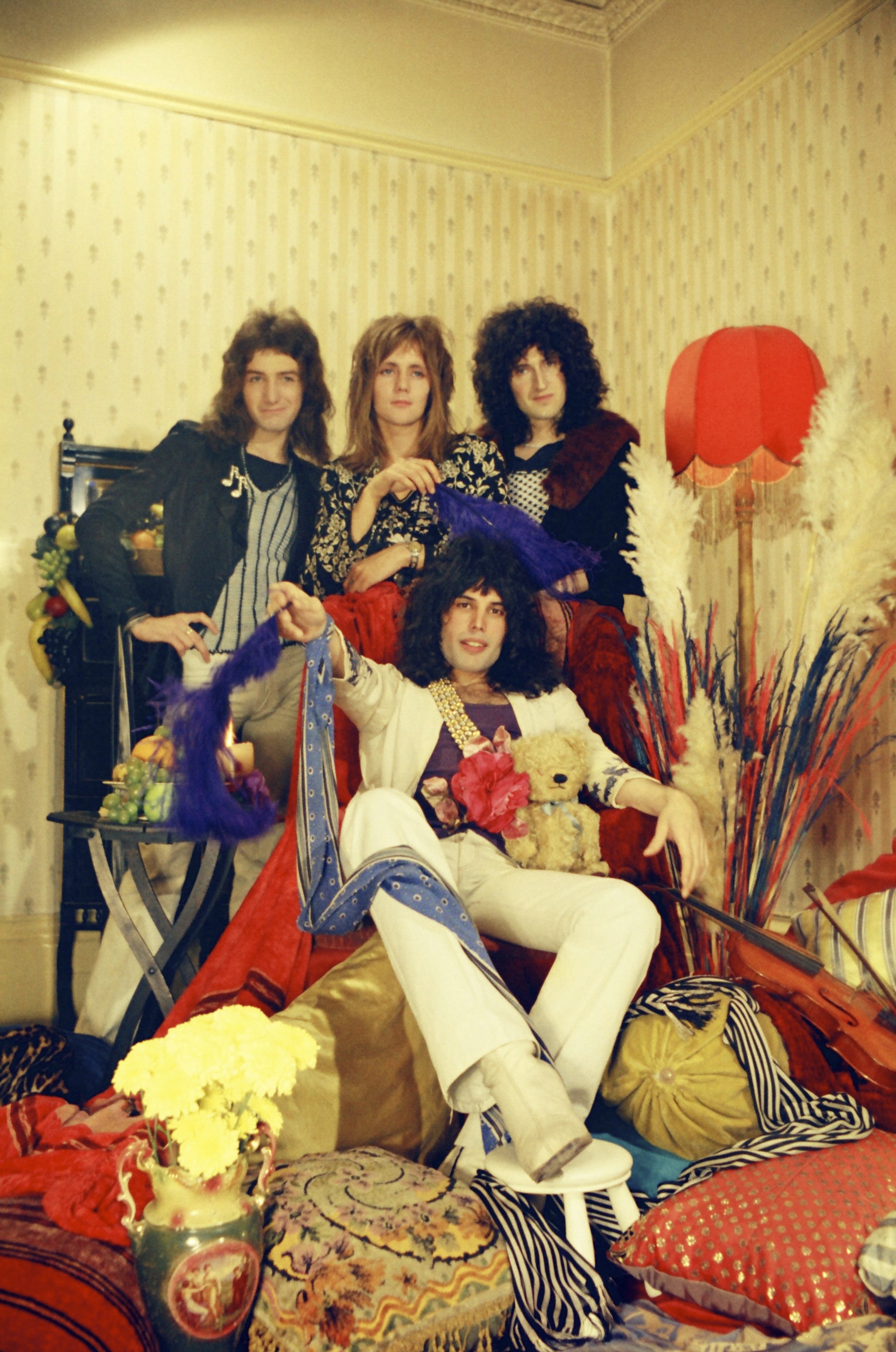 1974年デビュー期 フレディの自宅フォトセッション Photo:Douglas Puddifoot/Universal Music