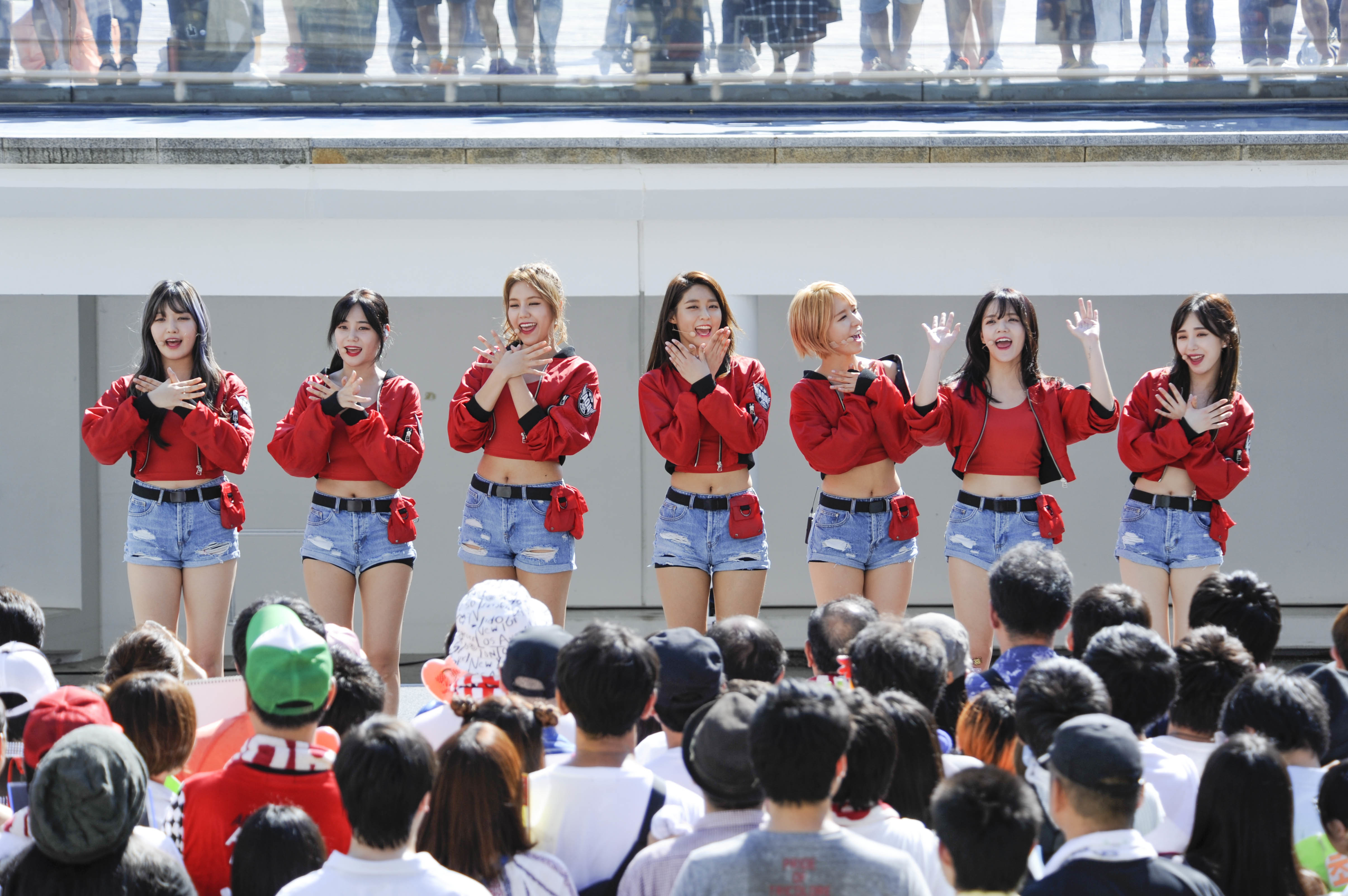 AOA Photo Credit : 山本佳代子